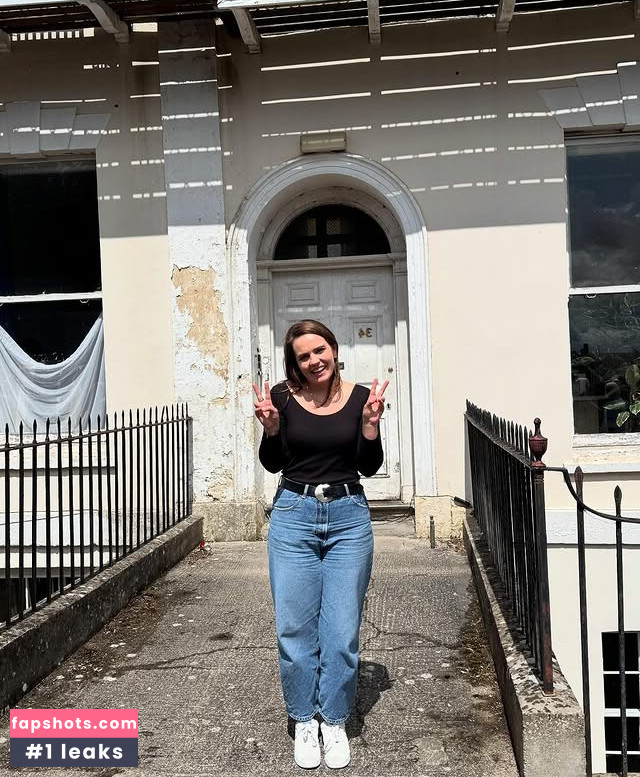 Mary Spender nude babe gallery