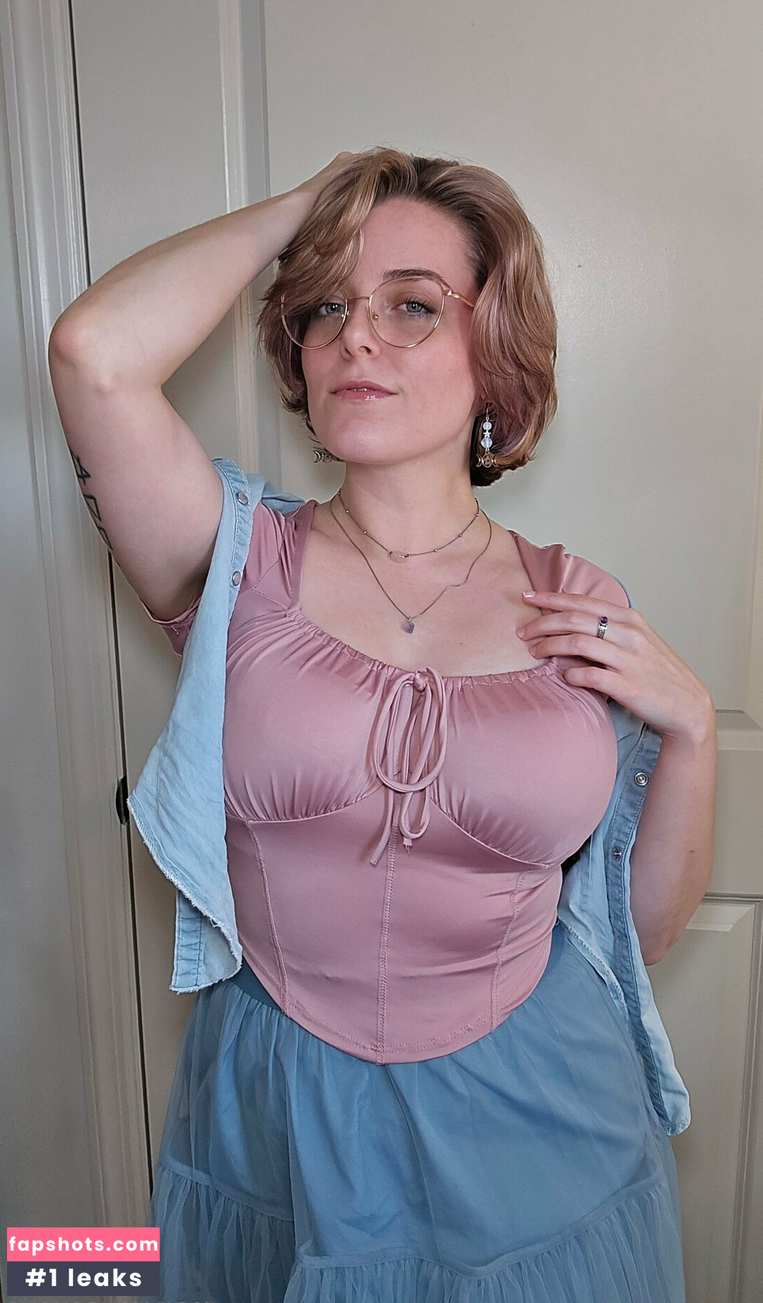 Mary Sue gallery photo #17