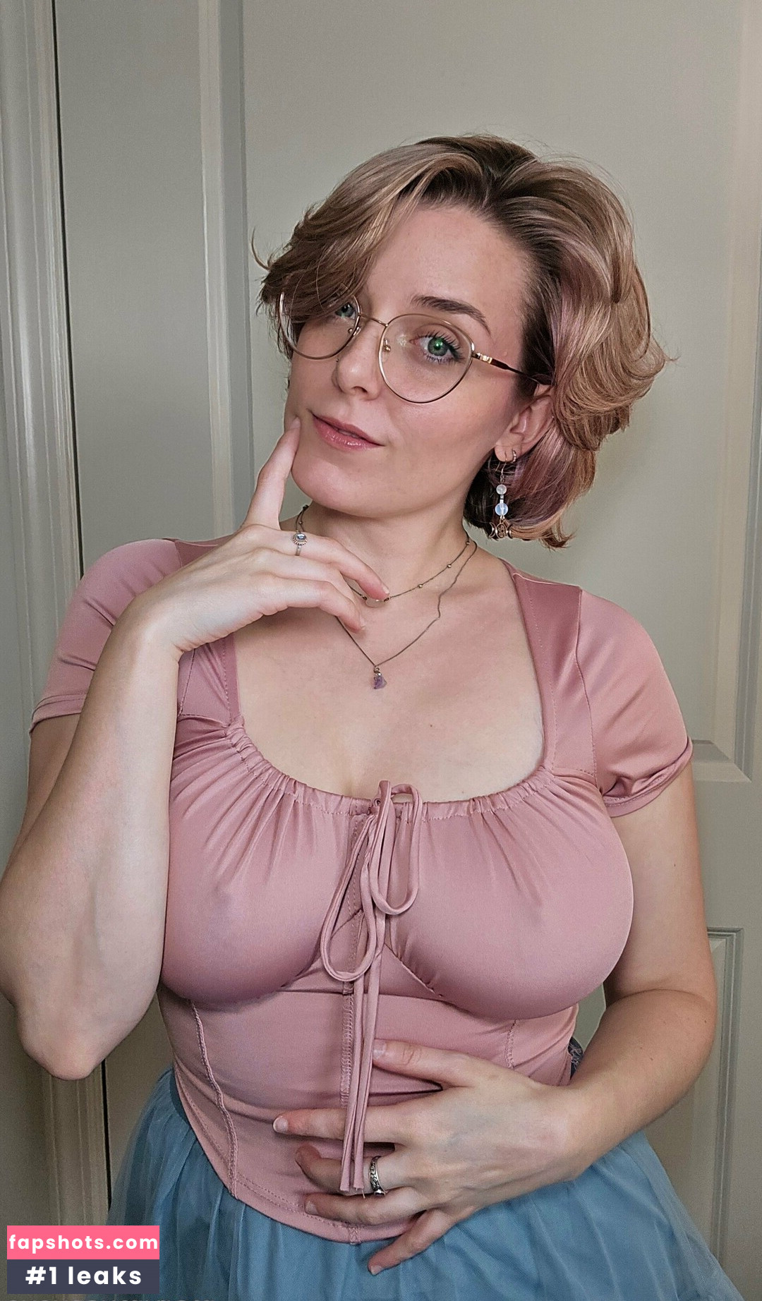 Mary Sue gallery photo #4