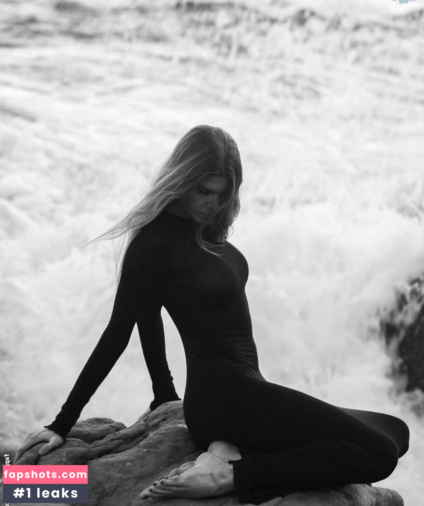 Maryna Linchuk gallery photo #11