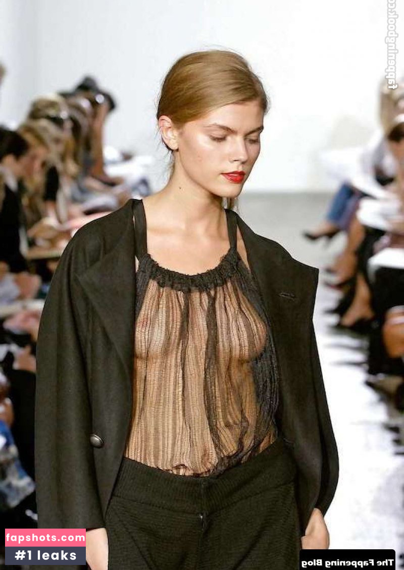 Maryna Linchuk gallery photo #33