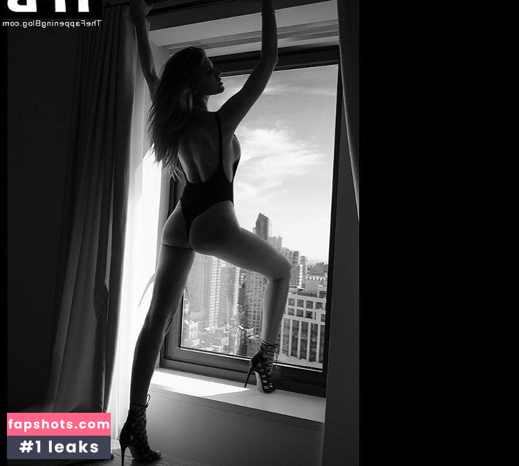 Maryna Linchuk gallery photo #38