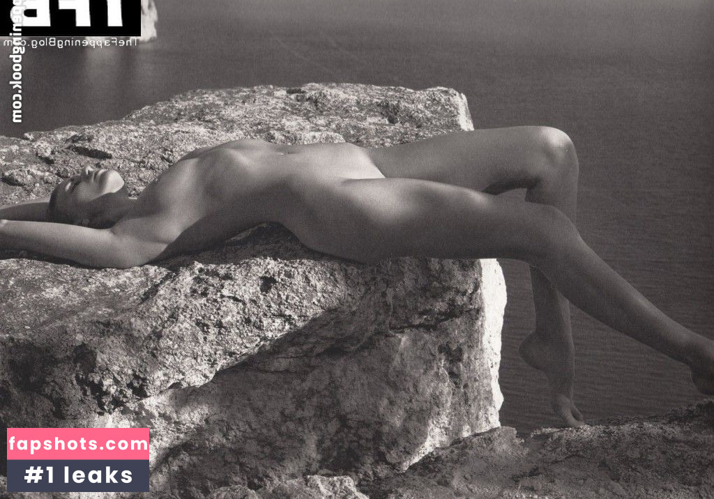 Maryna Linchuk gallery photo #39