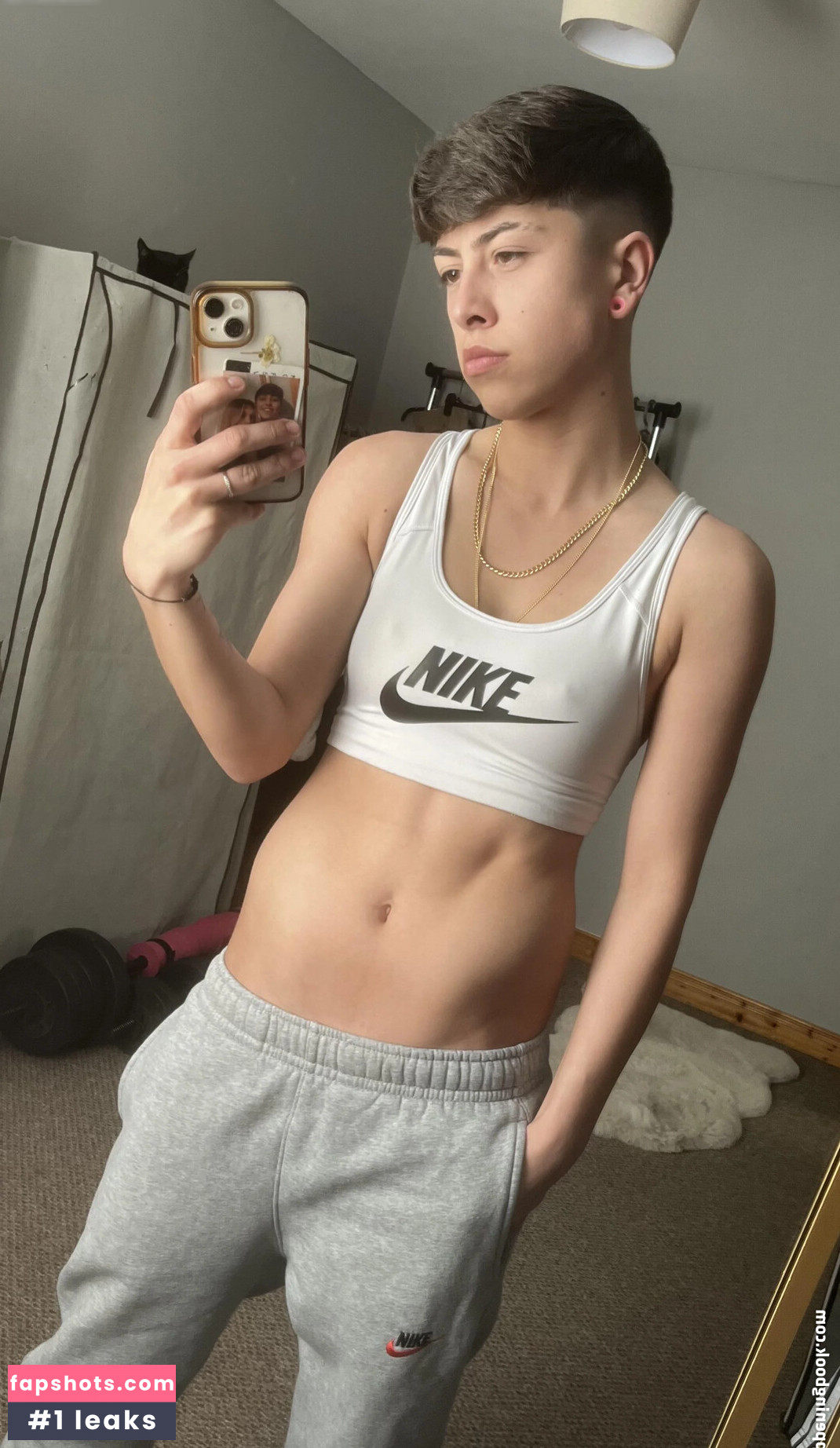 MascAlex gallery photo #3