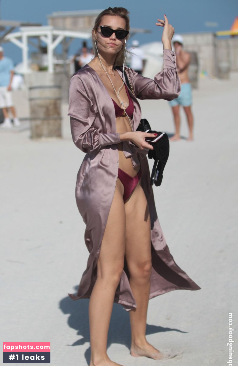 Masha Melnyk gallery photo #16