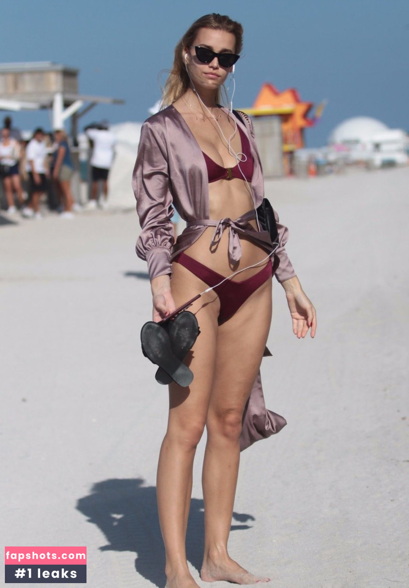 Masha Melnyk gallery photo #4