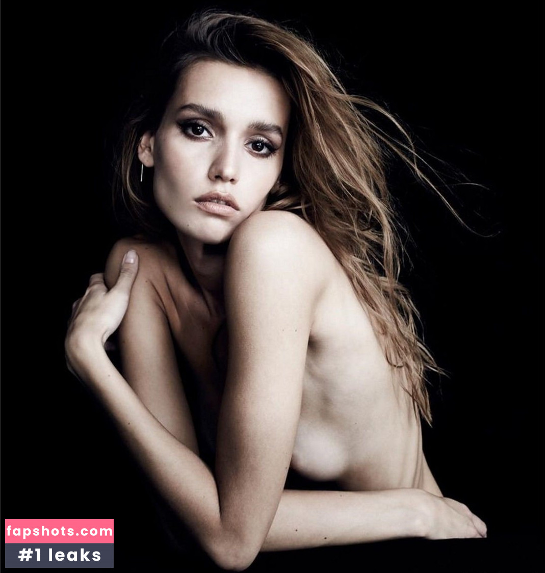 Masha Melnyk gallery photo #32