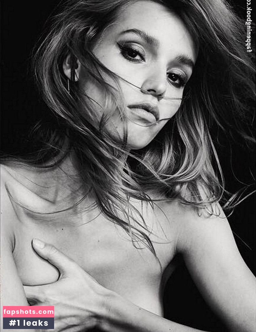 Masha Melnyk gallery photo #34