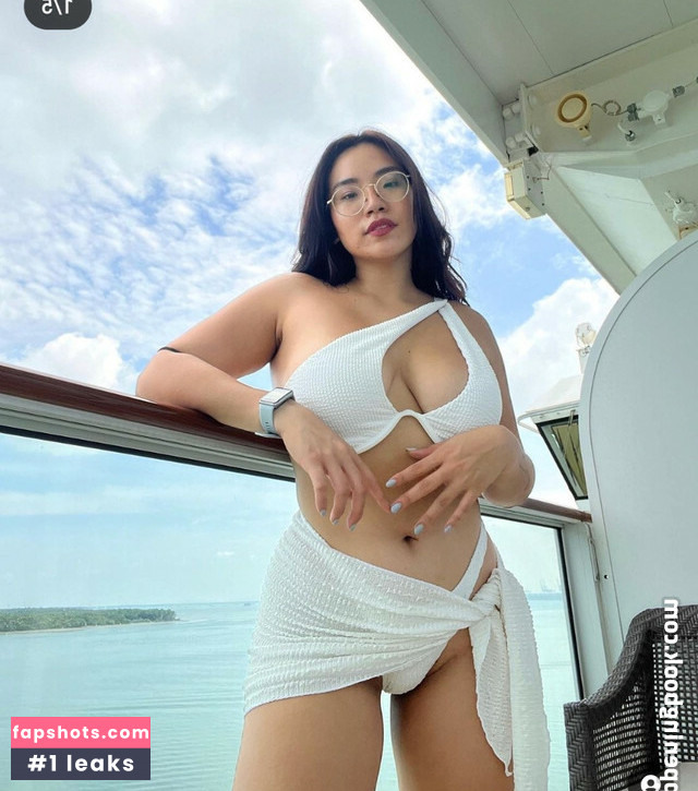 Mathilda Huang gallery photo #62