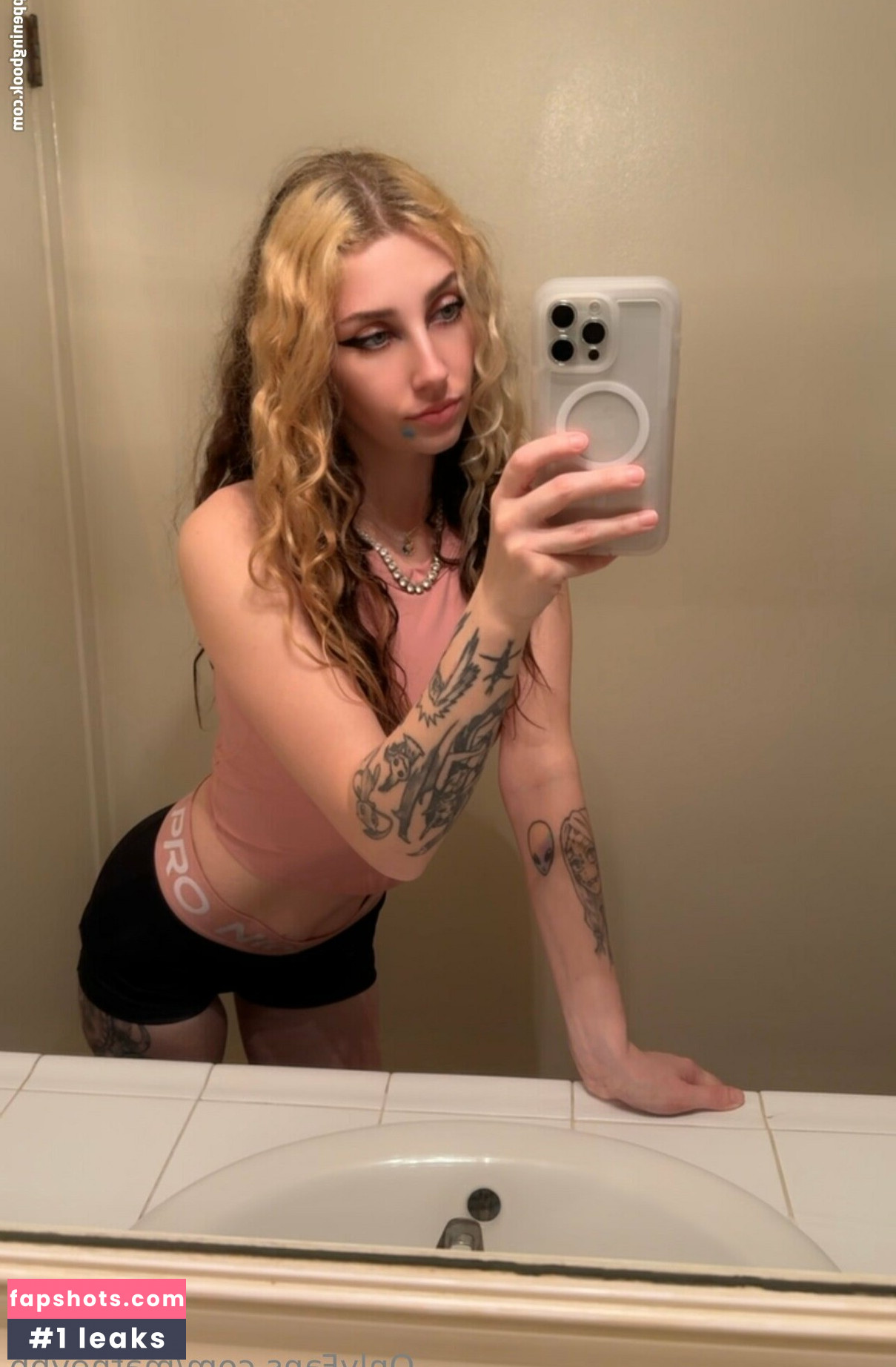 matneybb nude babe gallery