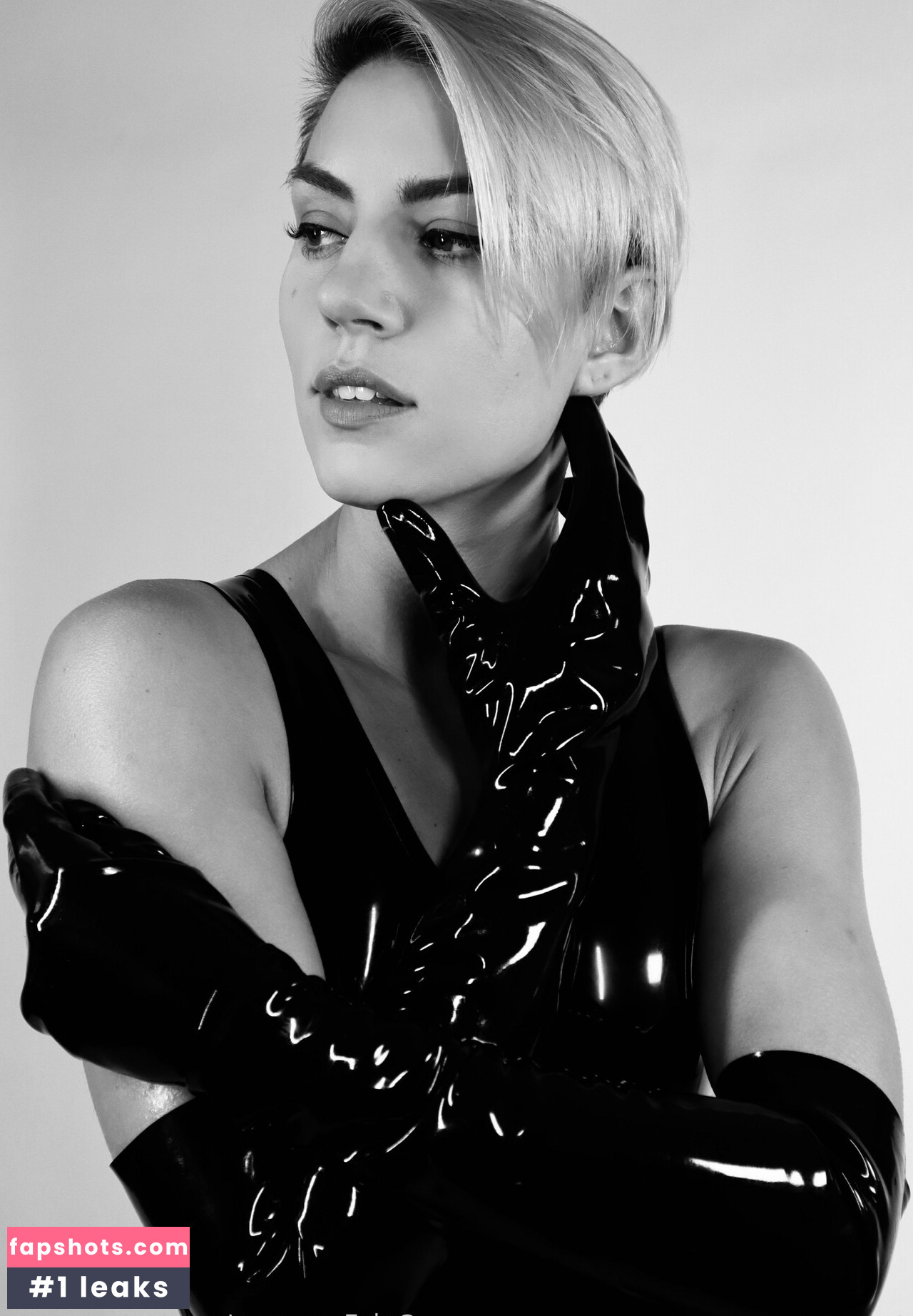 matrix.dominatrix gallery photo #38