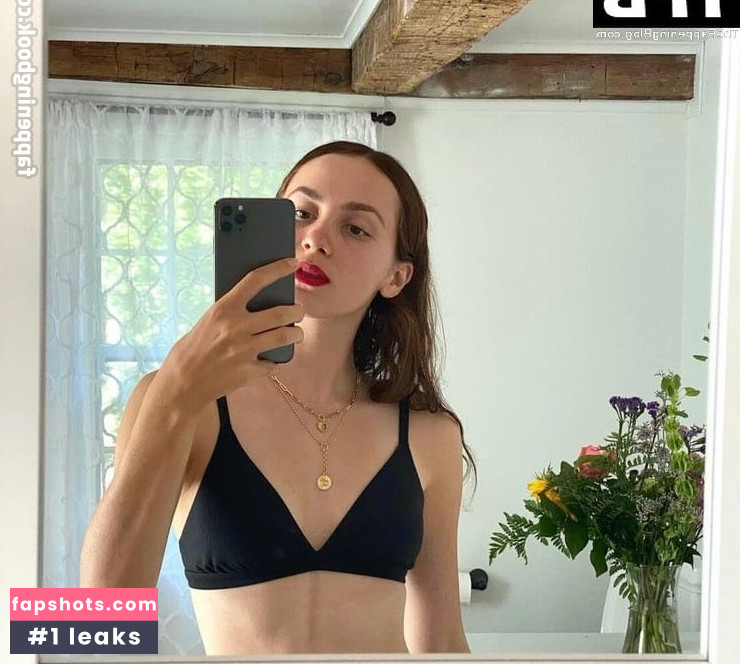 Maude Apatow nude babe gallery