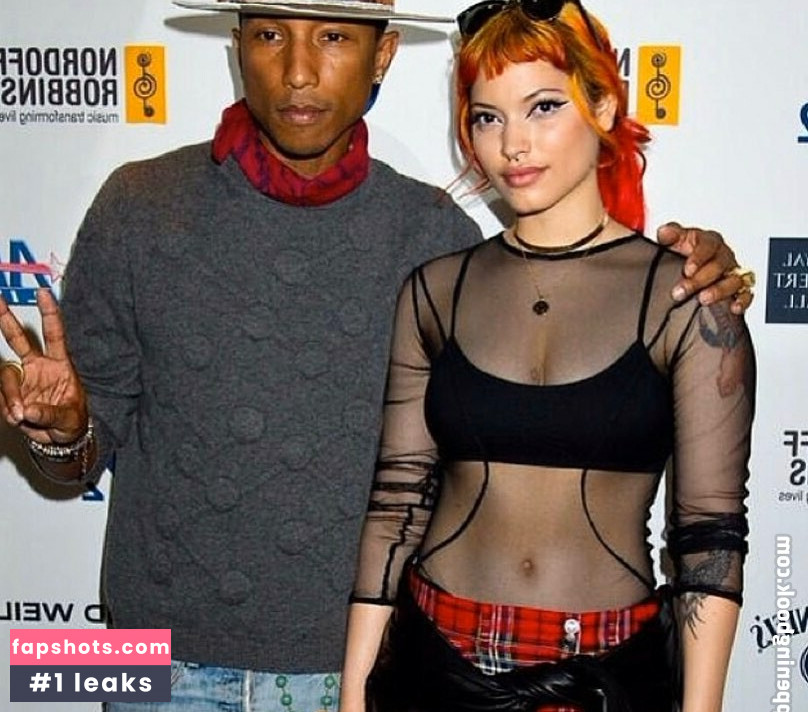 Maxine Ashley gallery photo #12