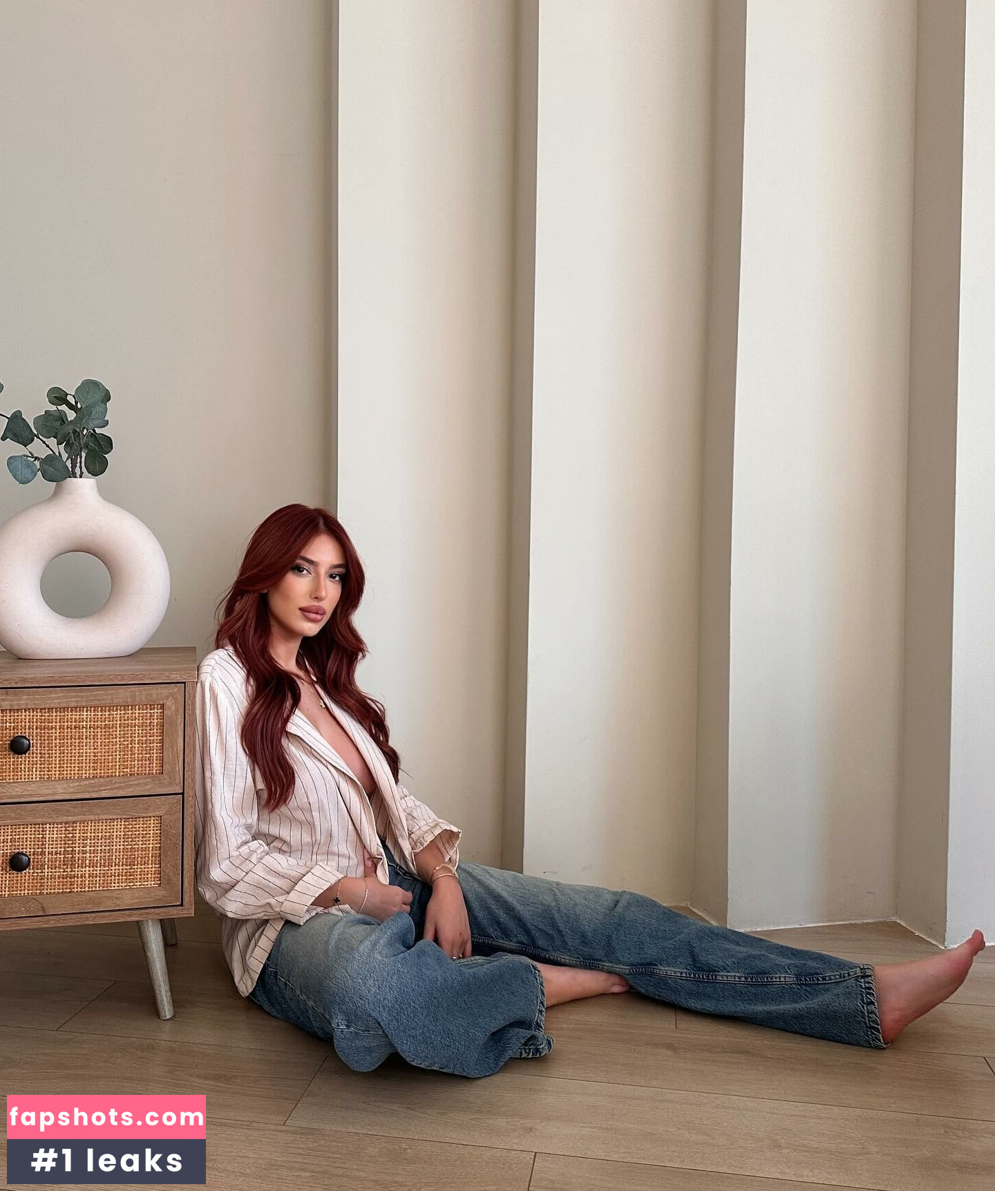 May Arev gallery photo #23