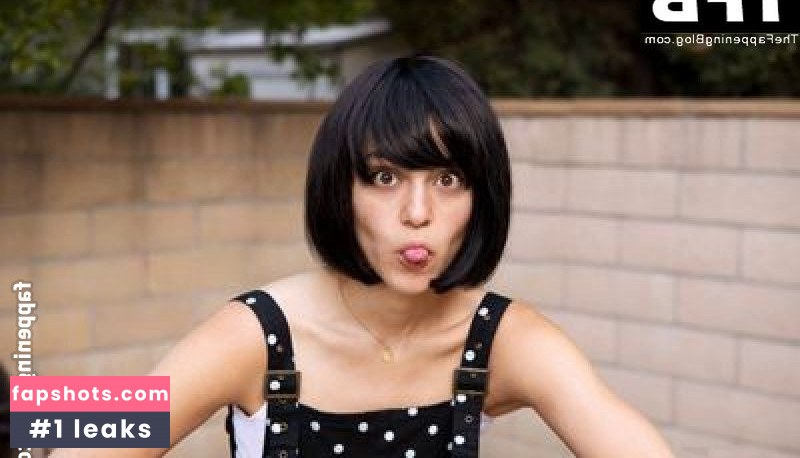 May Calamawy gallery photo #2