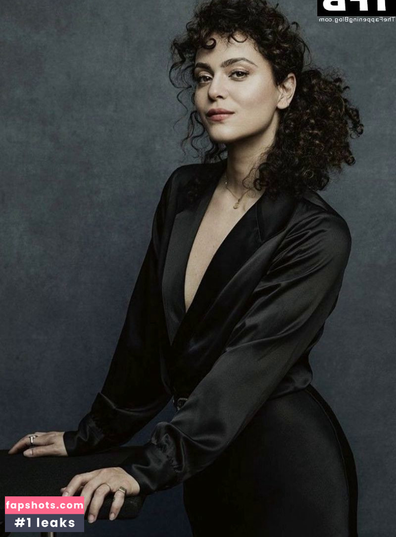 May Calamawy gallery photo #14