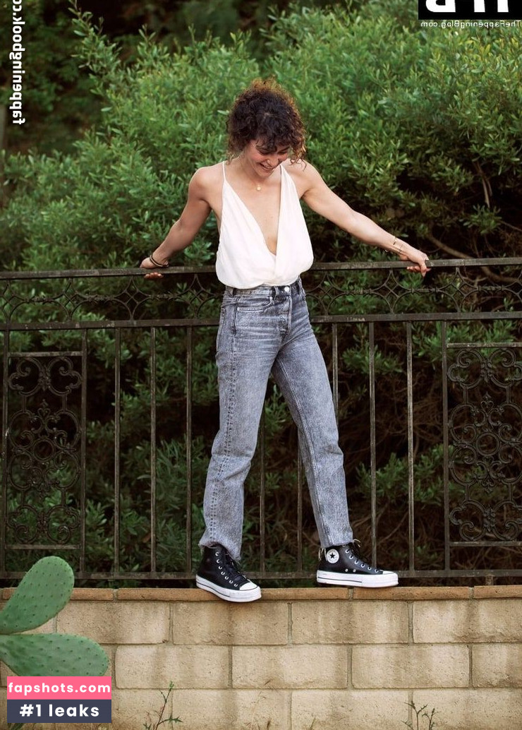 May Calamawy gallery photo #10