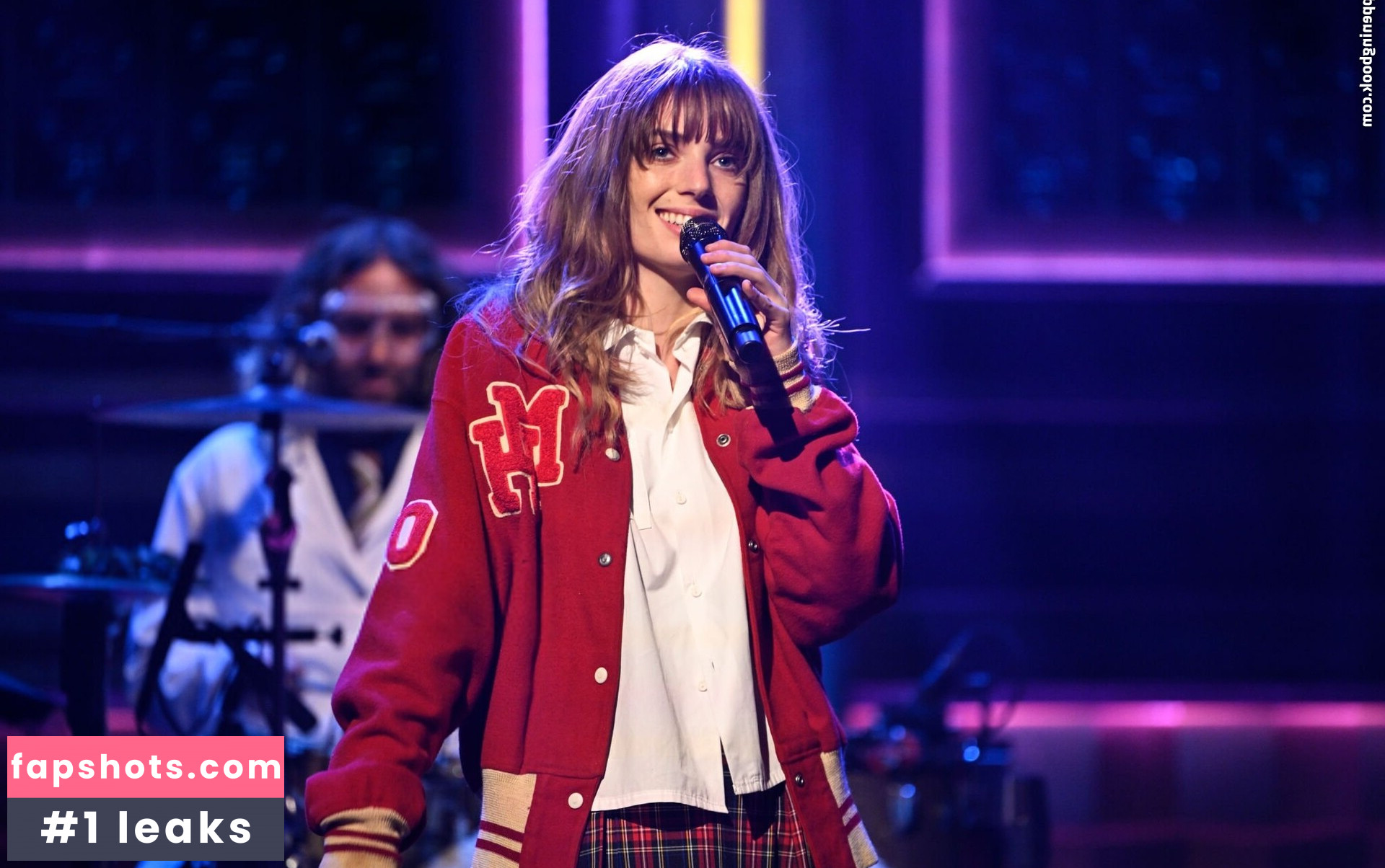 Maya Hawke gallery photo #184