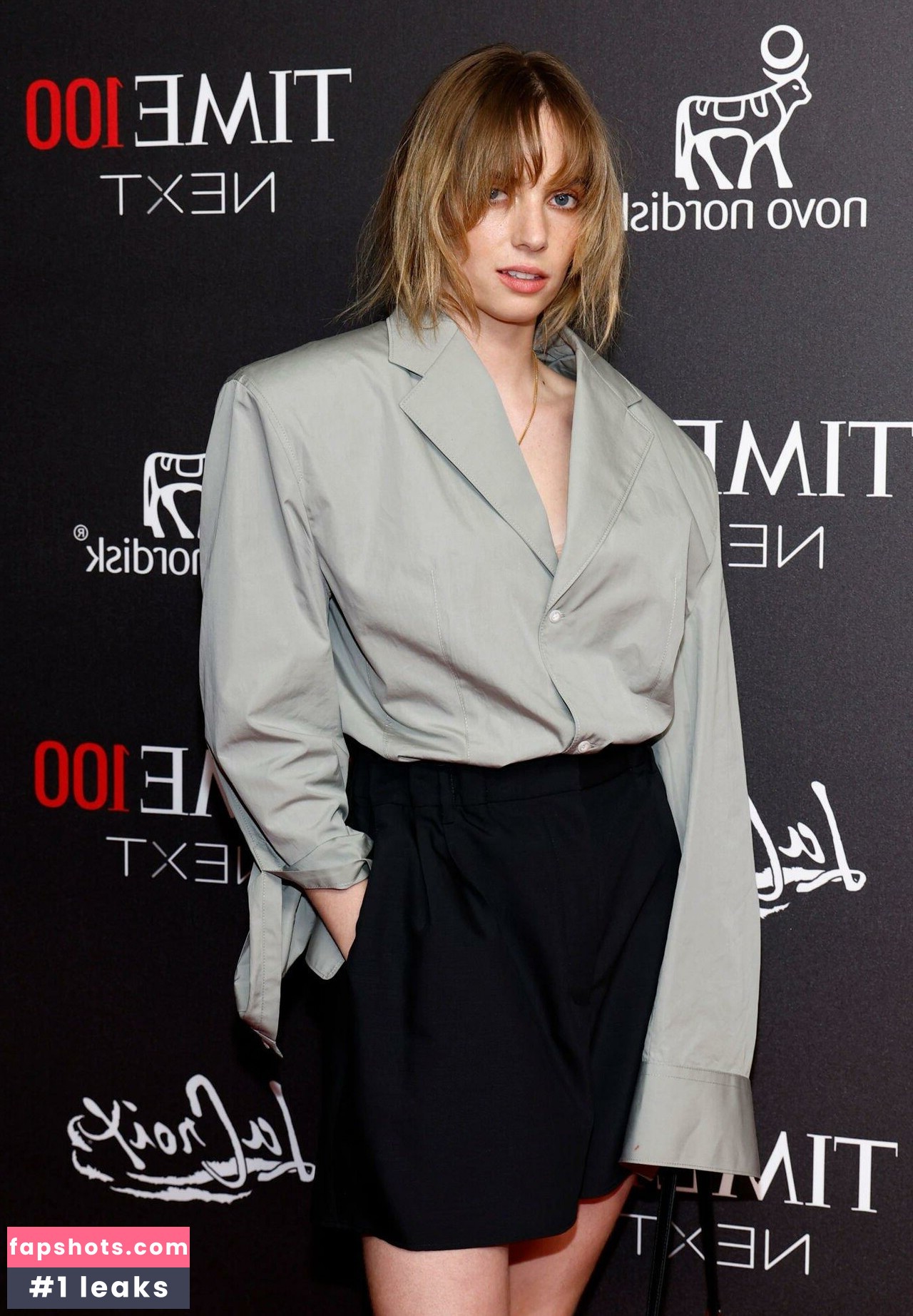 Maya Hawke gallery photo #194