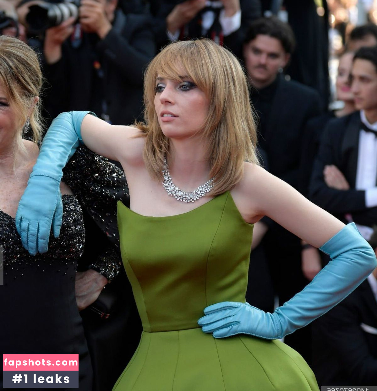 Maya Hawke gallery photo #240