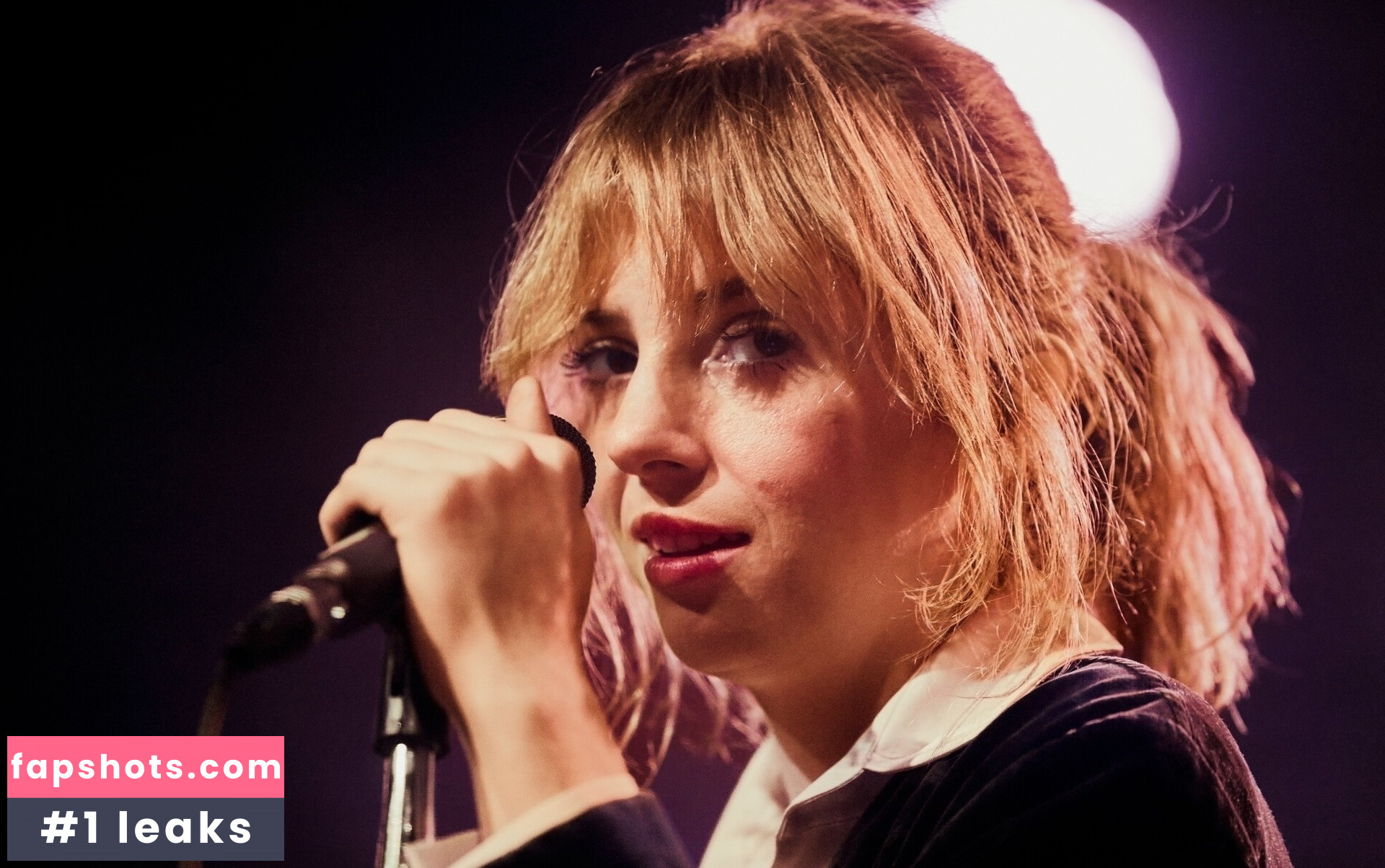 Maya Hawke gallery photo #243