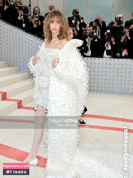 Maya Hawke gallery photo #253