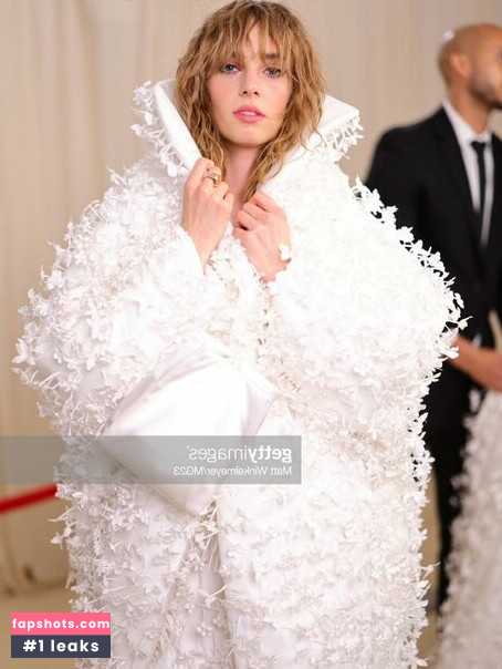 Maya Hawke gallery photo #255