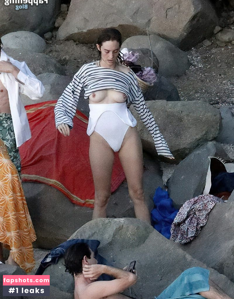 Maya Hawke gallery photo #282