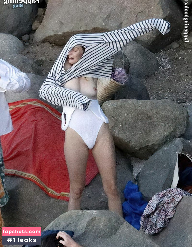 Maya Hawke gallery photo #283