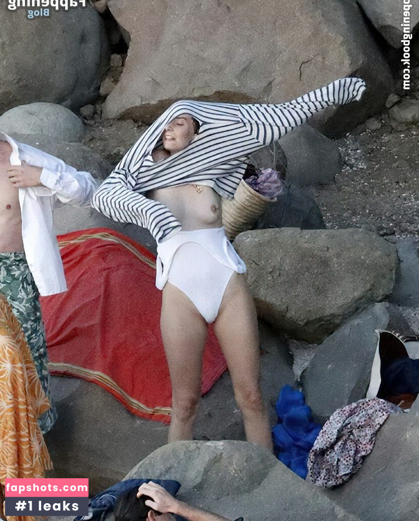 Maya Hawke gallery photo #284