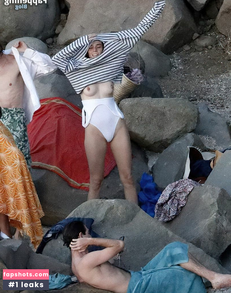 Maya Hawke gallery photo #285