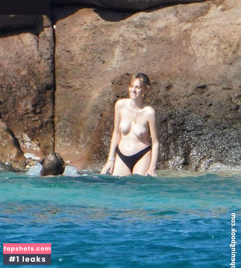 Maya Hawke gallery photo #292