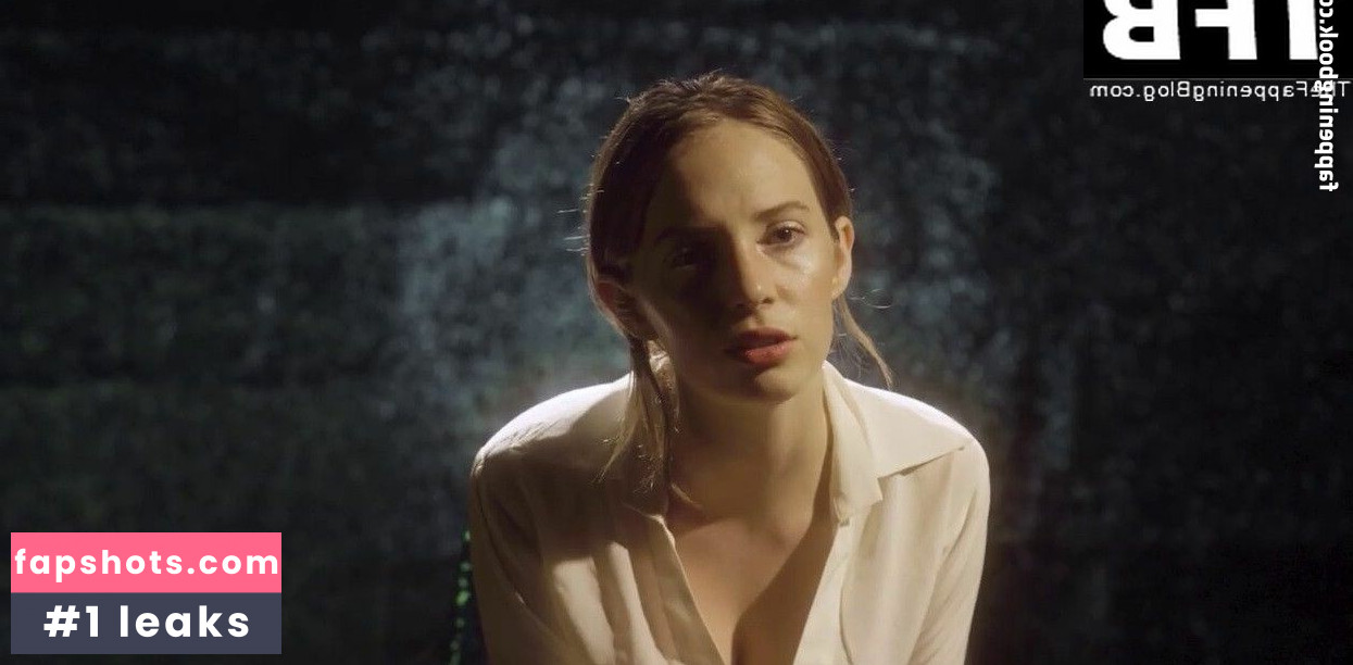 Maya Hawke gallery photo #324