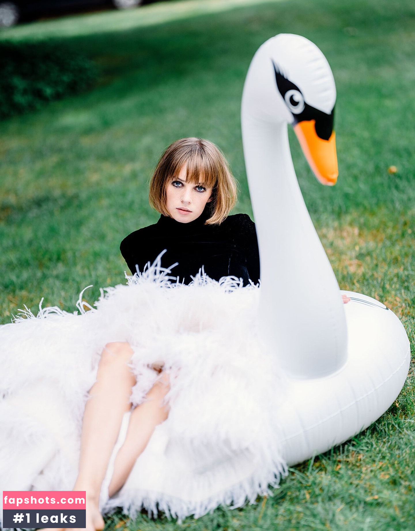 Maya Hawke gallery photo #512