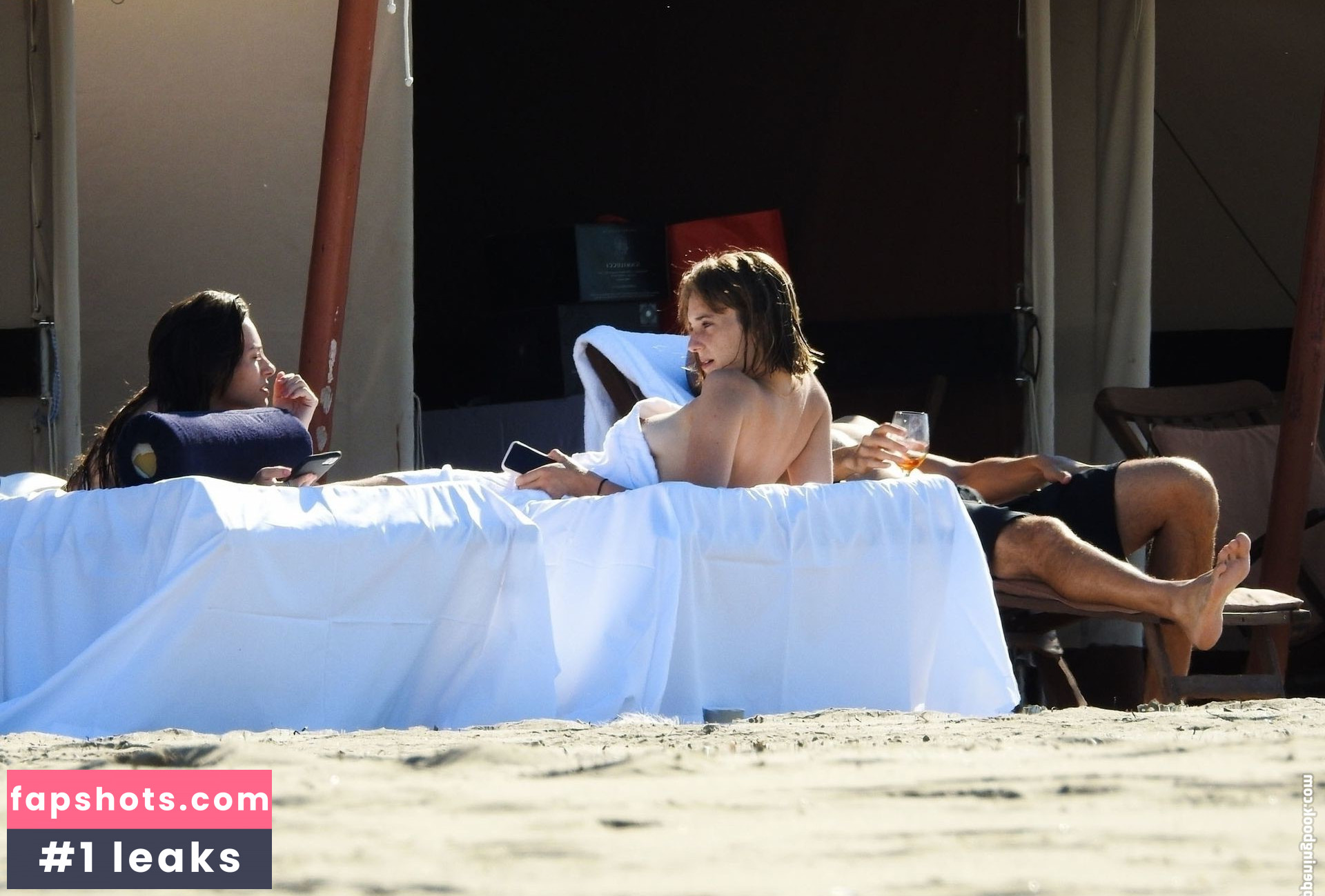 Maya Hawke gallery photo #568