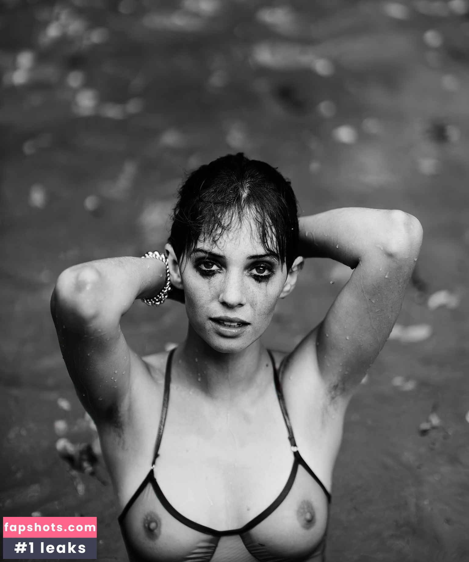 Maya Hawke gallery photo #584