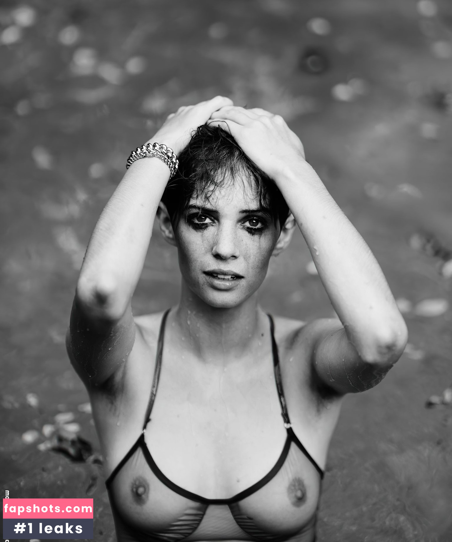 Maya Hawke gallery photo #585