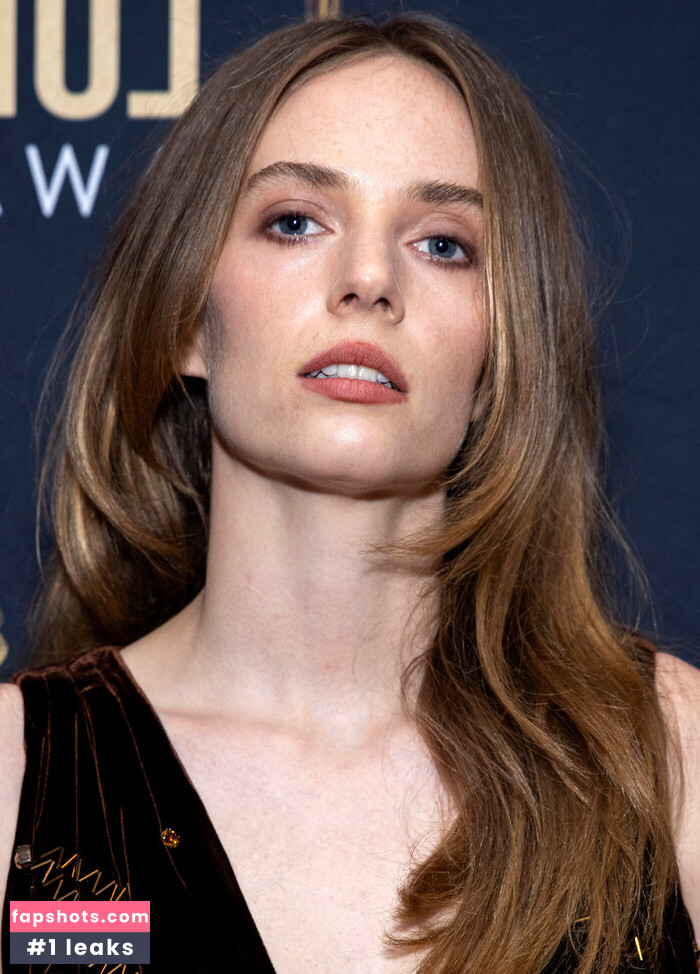 Maya Hawke gallery photo #66