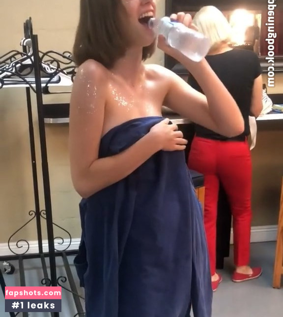 Maya Hawke gallery photo #706