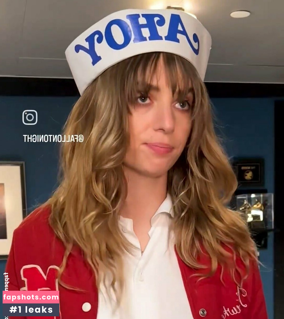 Maya Hawke gallery photo #99