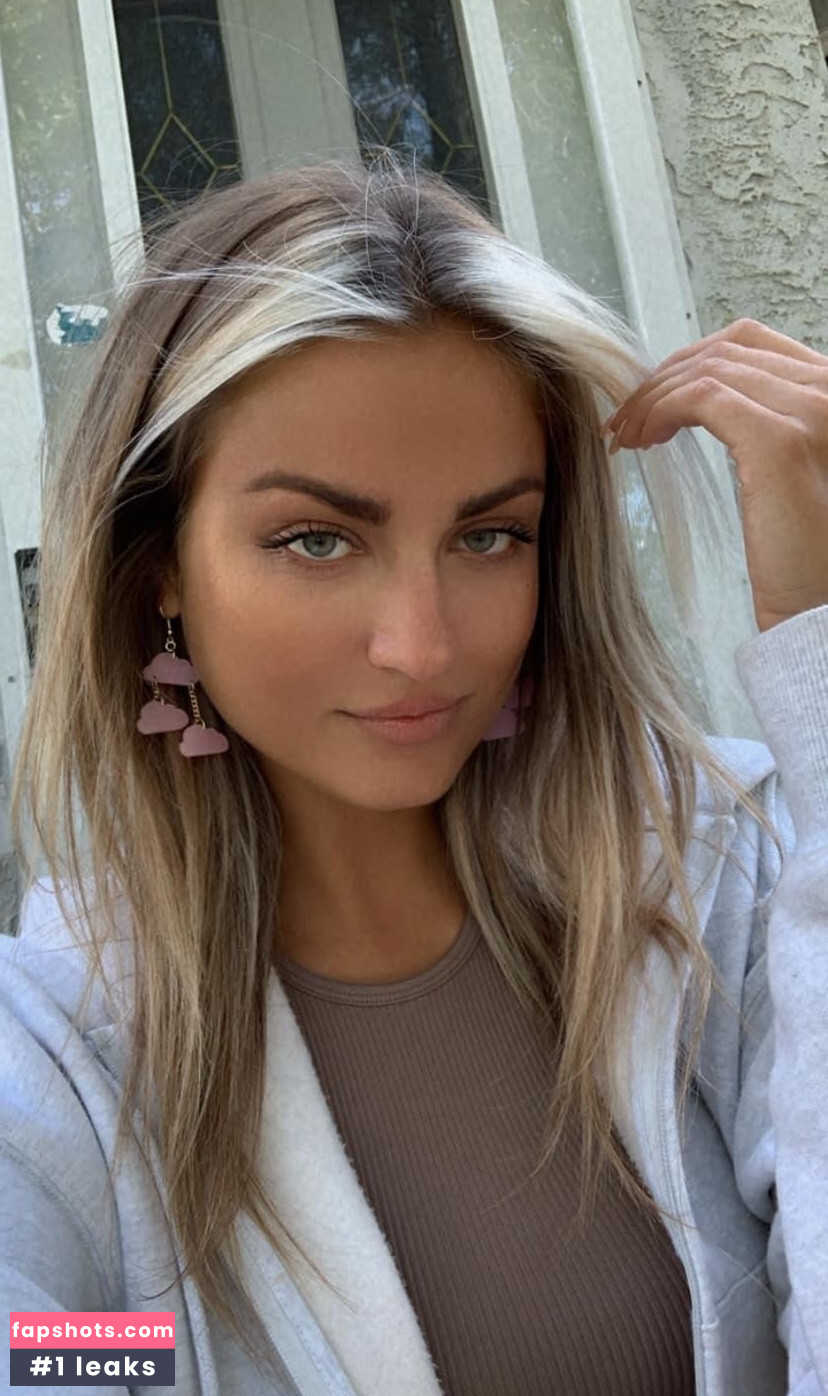 Maya Kereliuk gallery photo #13