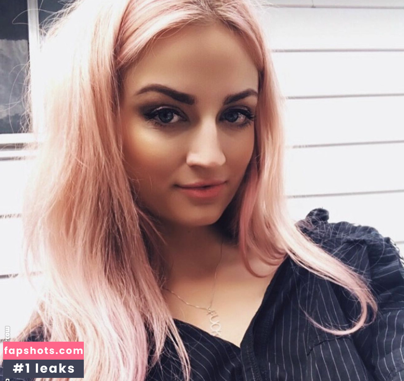 Maya Kereliuk gallery photo #17