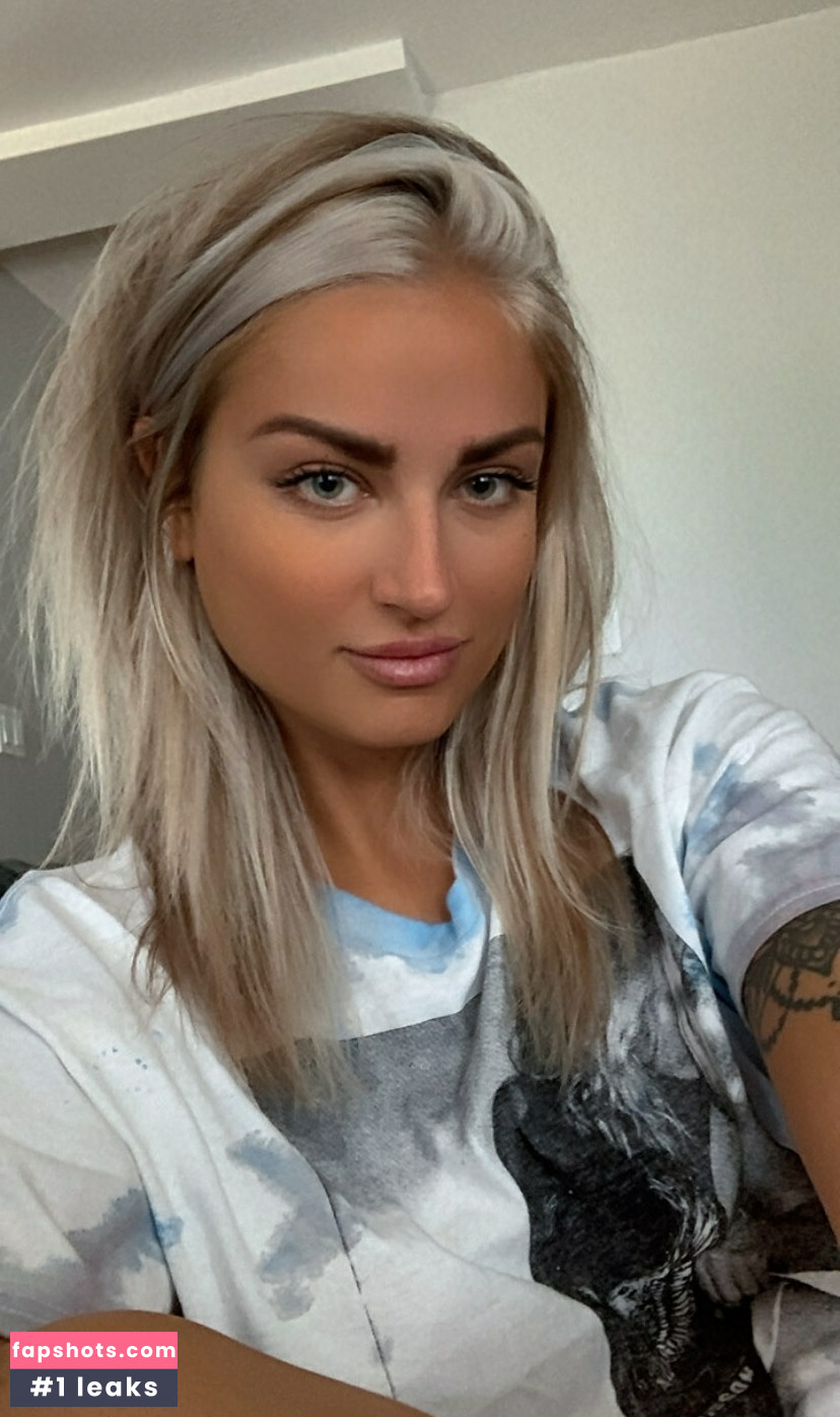 Maya Kereliuk gallery photo #25