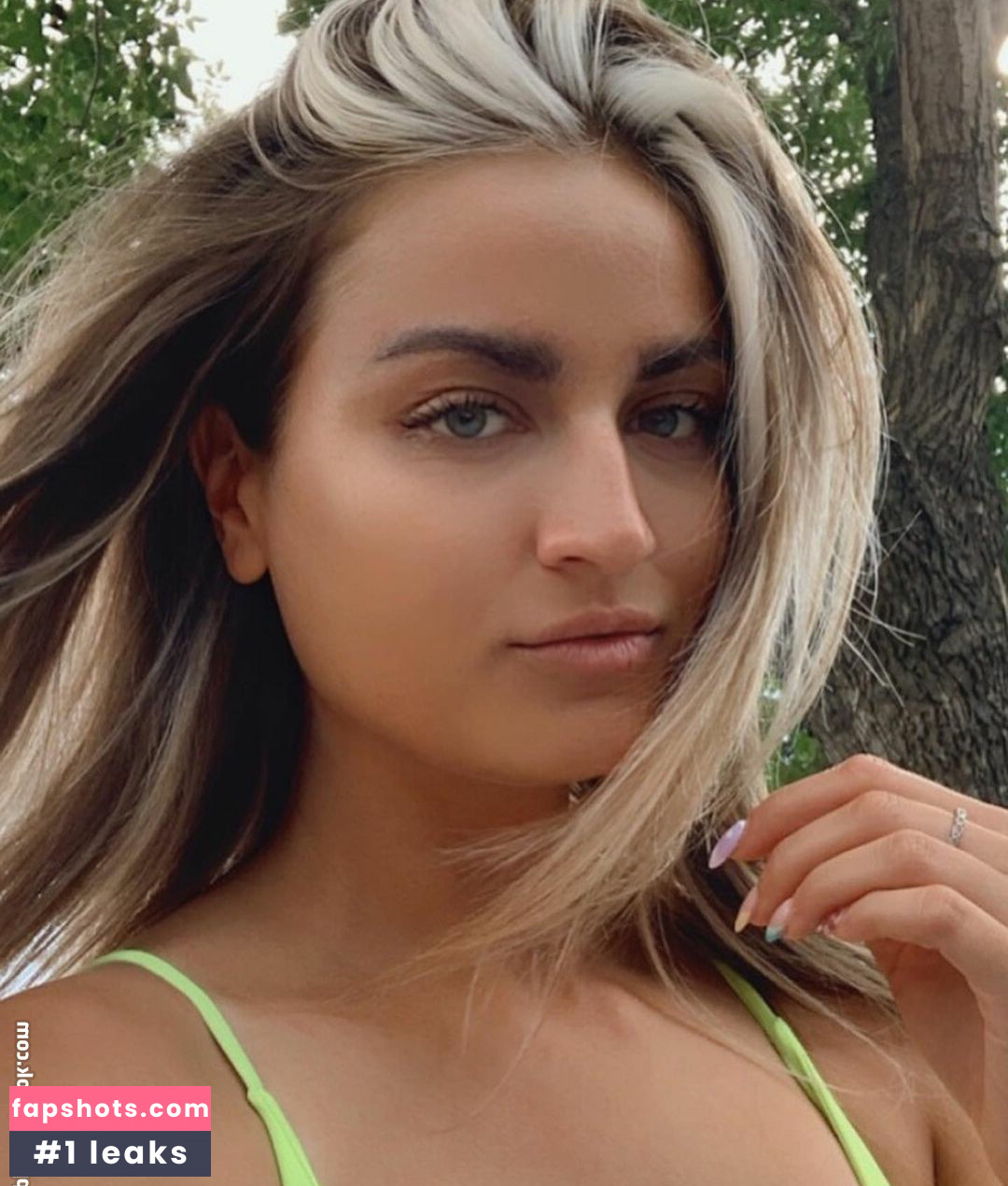 Maya Kereliuk gallery photo #35