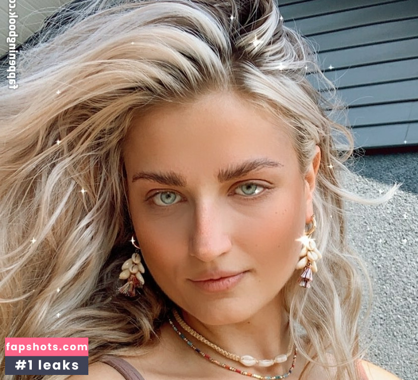 Maya Kereliuk gallery photo #38