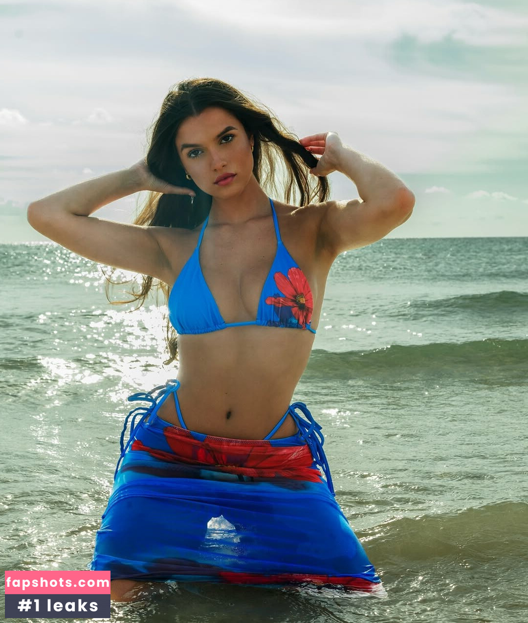 Maya Manesis gallery photo #6