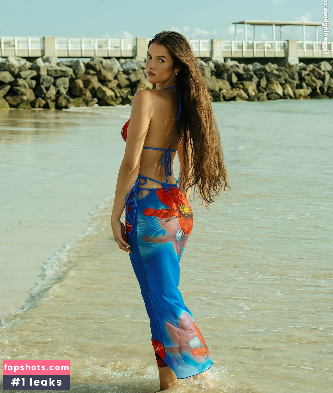 Maya Manesis gallery photo #7