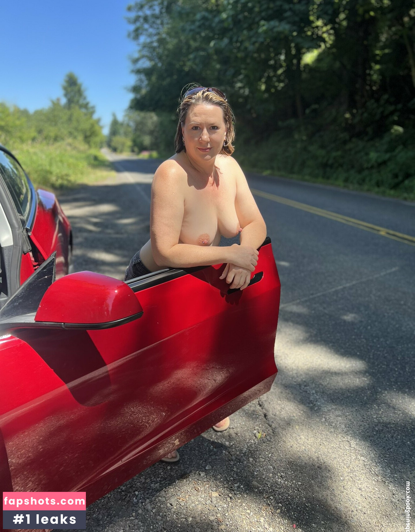 Maya Vakker gallery photo #5