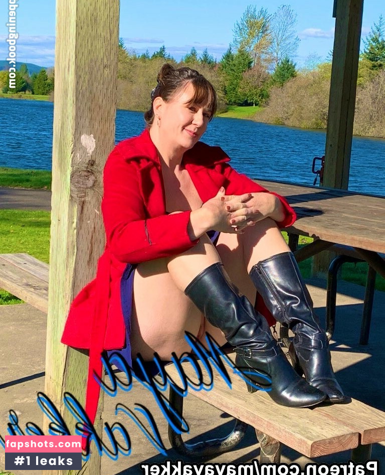 Maya Vakker gallery photo #7