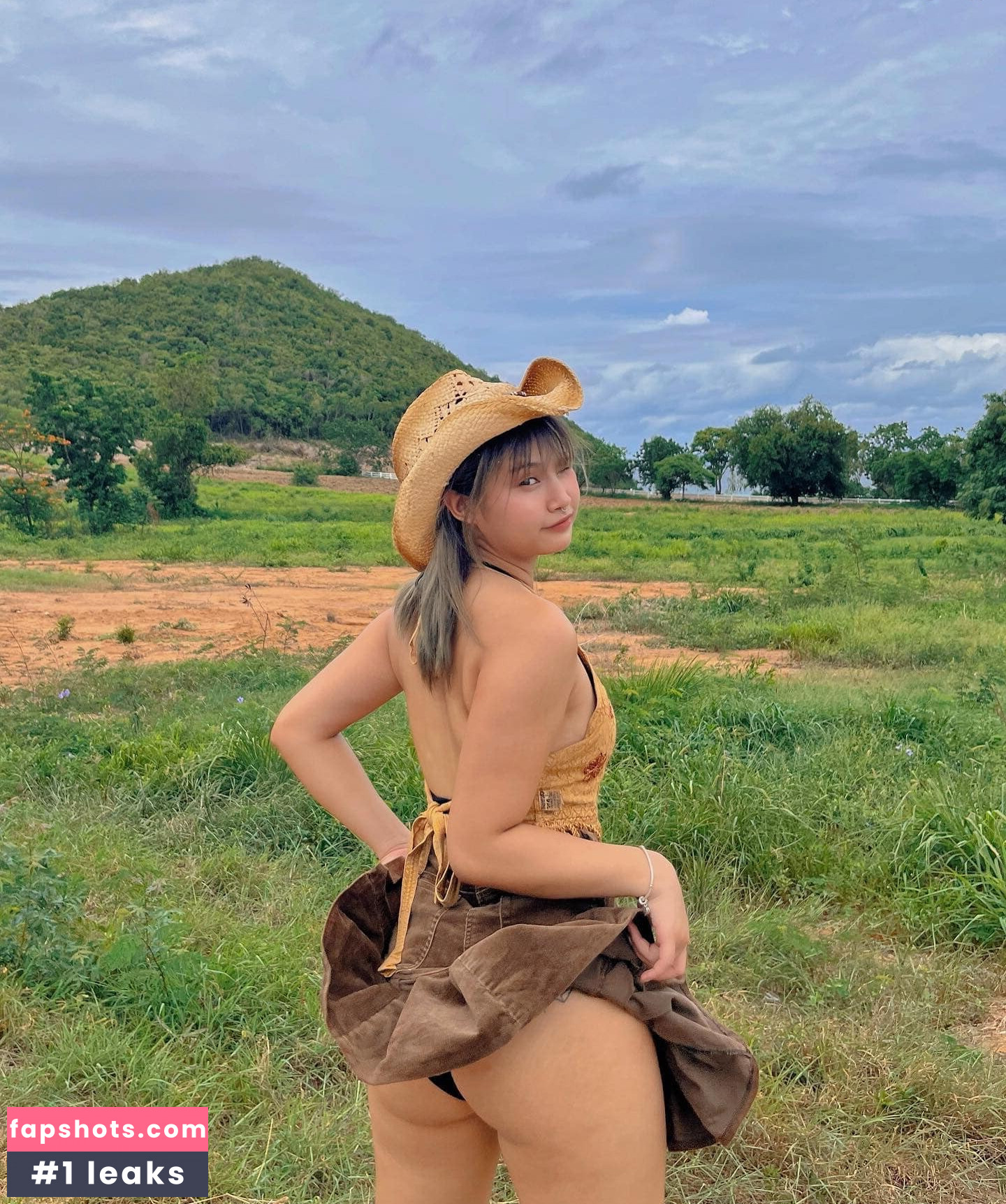 Maymay gallery photo #2